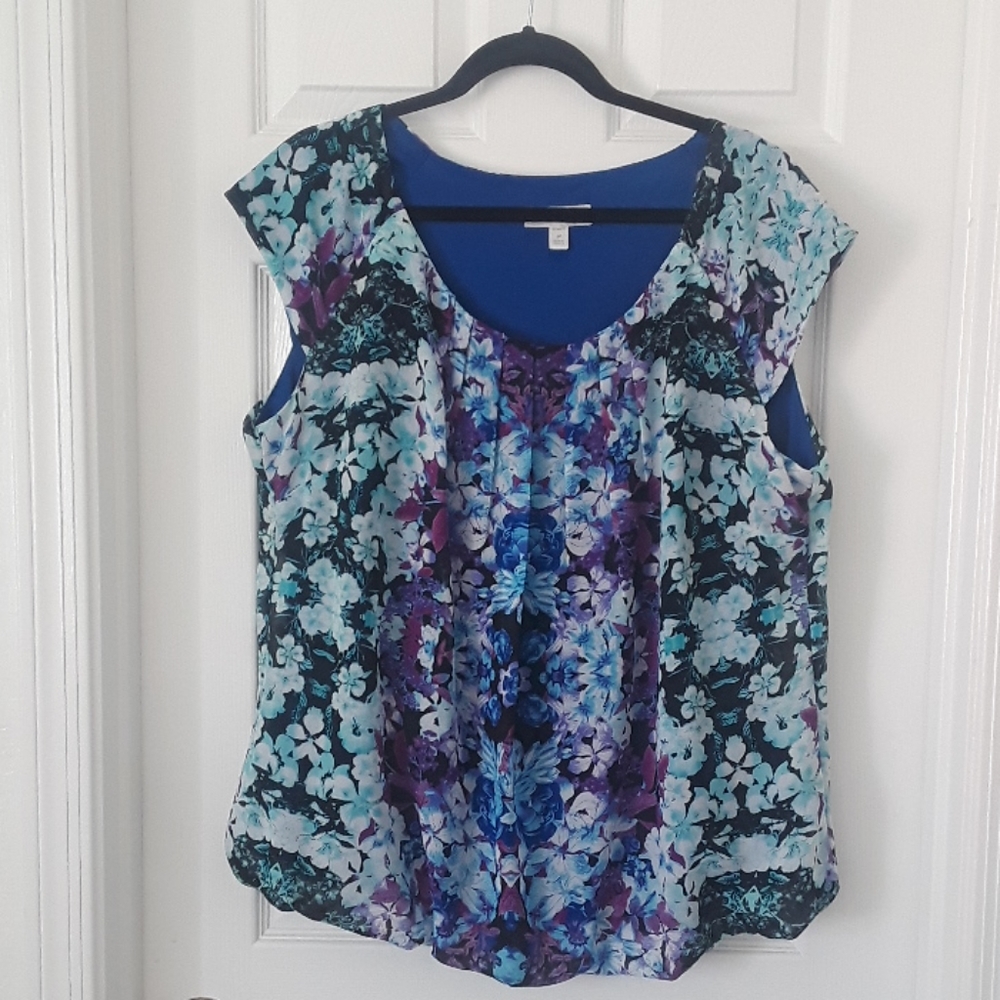 Floral top with cap sleeves Size 2X